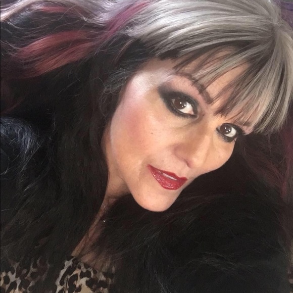 Meet your Posher, Amalia Monk-Tessie - Picture 3 of 8